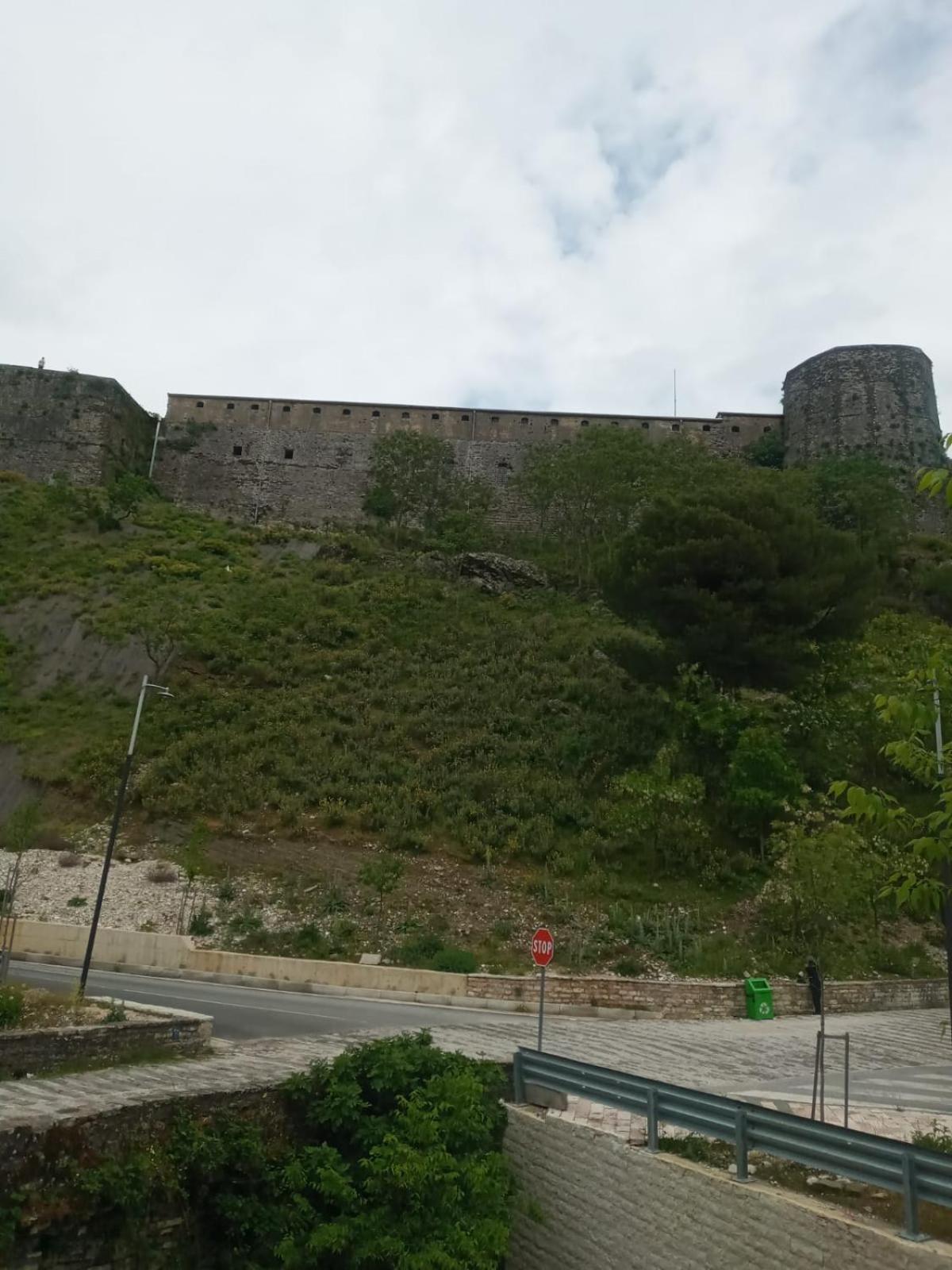 Gjirokastër Relax Camping מראה חיצוני תמונה