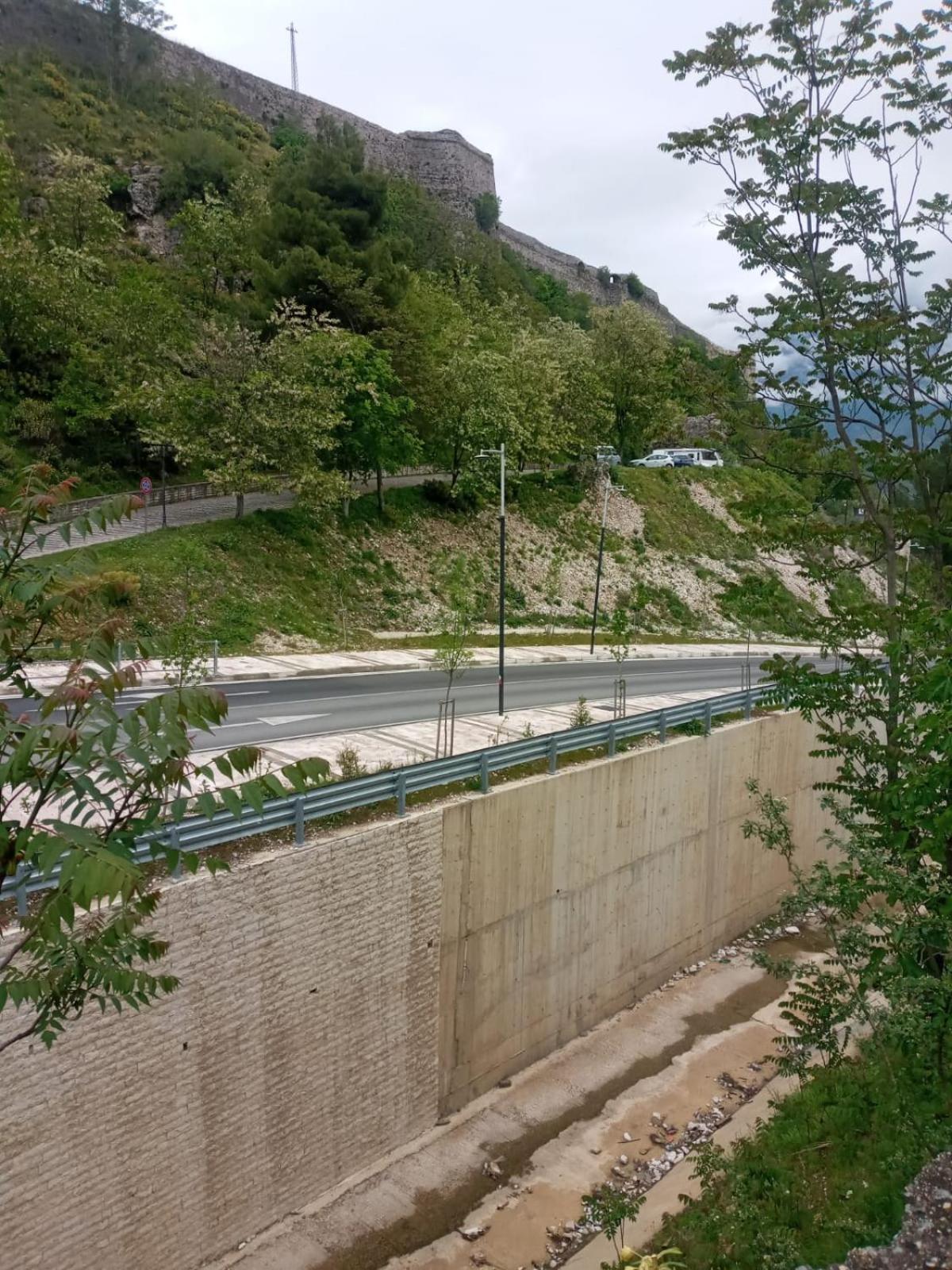 Gjirokastër Relax Camping מראה חיצוני תמונה