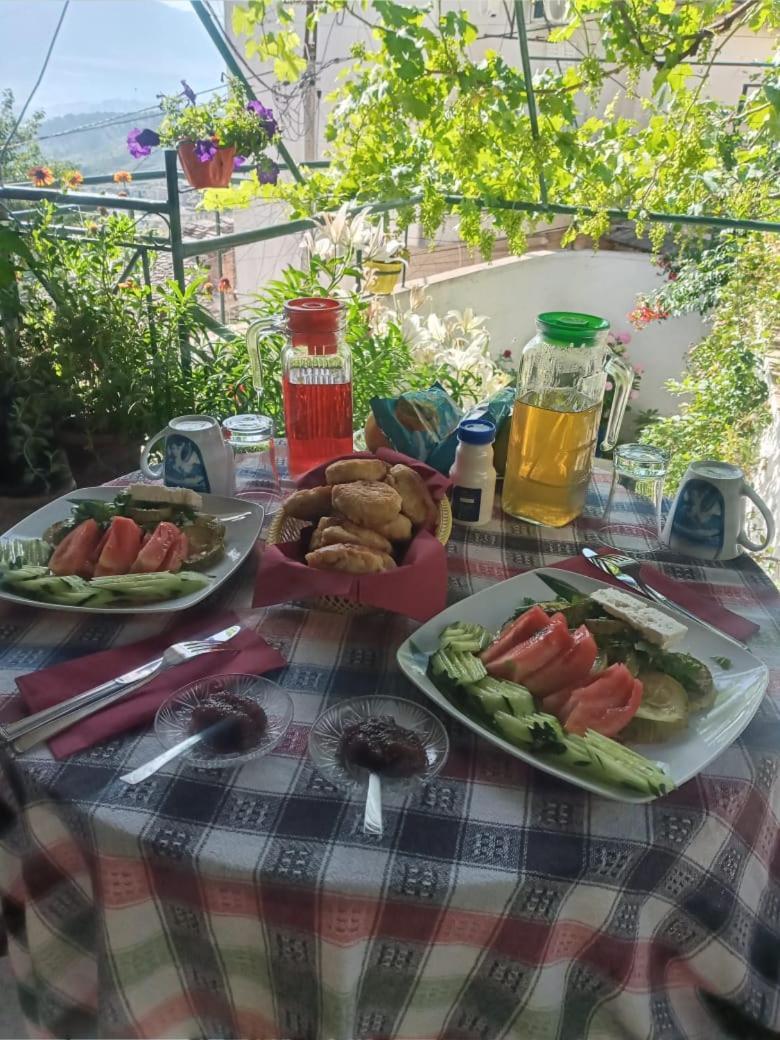 Gjirokastër Relax Camping מראה חיצוני תמונה