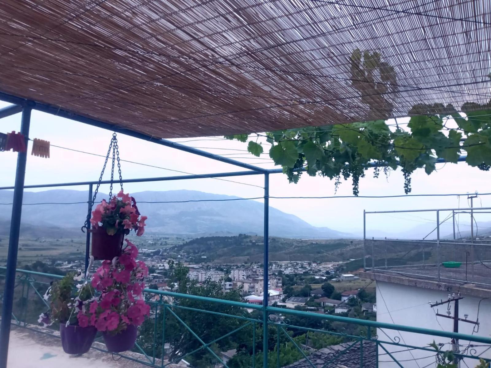 Gjirokastër Relax Camping מראה חיצוני תמונה