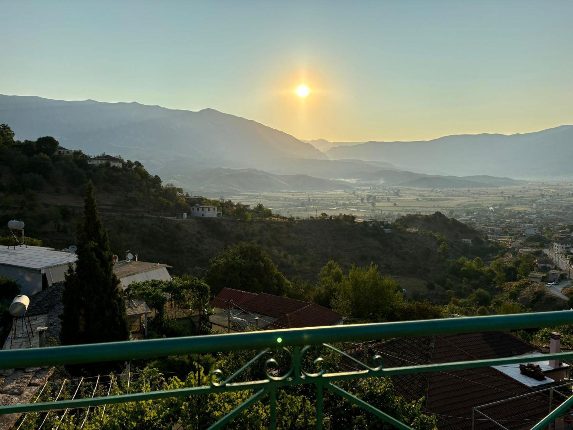 Gjirokastër Relax Camping מראה חיצוני תמונה